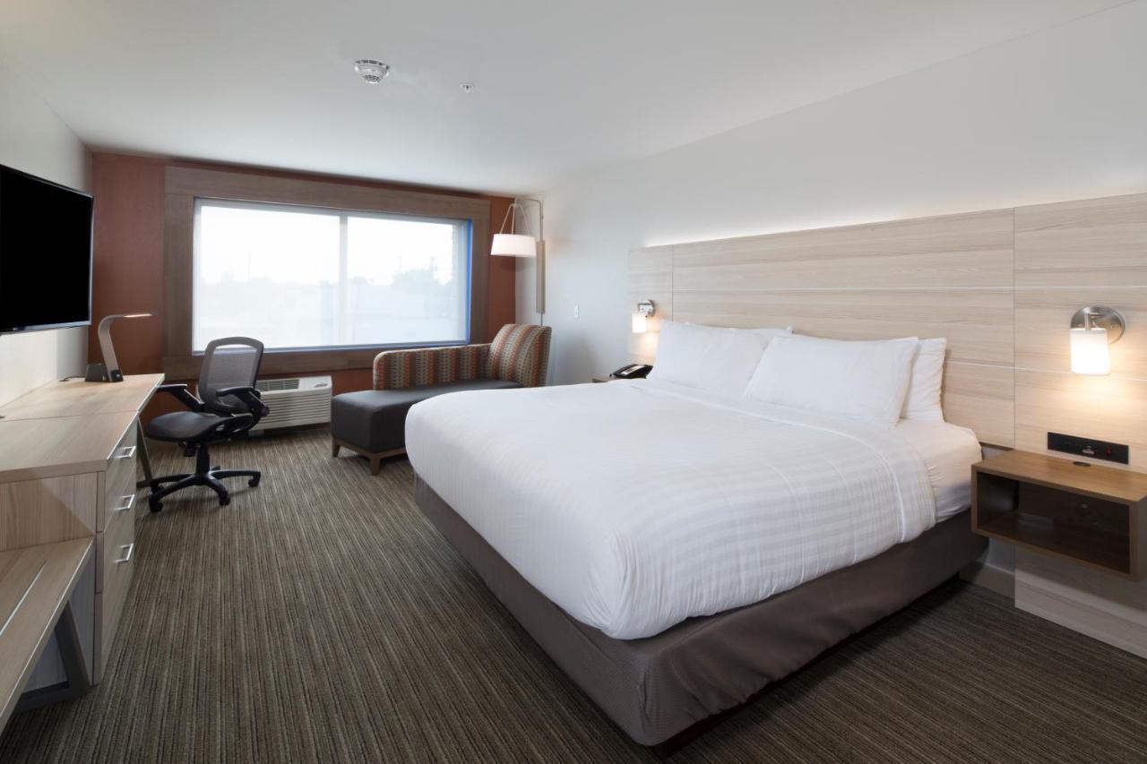 Express & - By Ihg